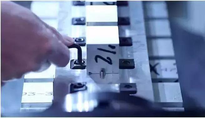 【新手必看】3軸、3+2軸、5軸加工的區(qū)別是什么？(圖14)